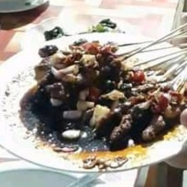 Sate kambing perporsi isi 10 tusuk