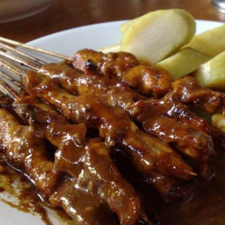 Sate lontong sapi