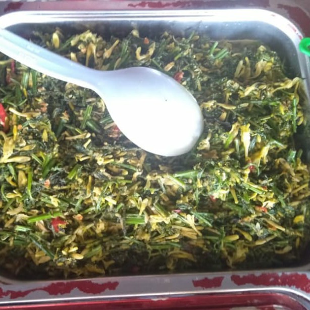 Sayur Tumis Daun Paku Bunga Pepaya