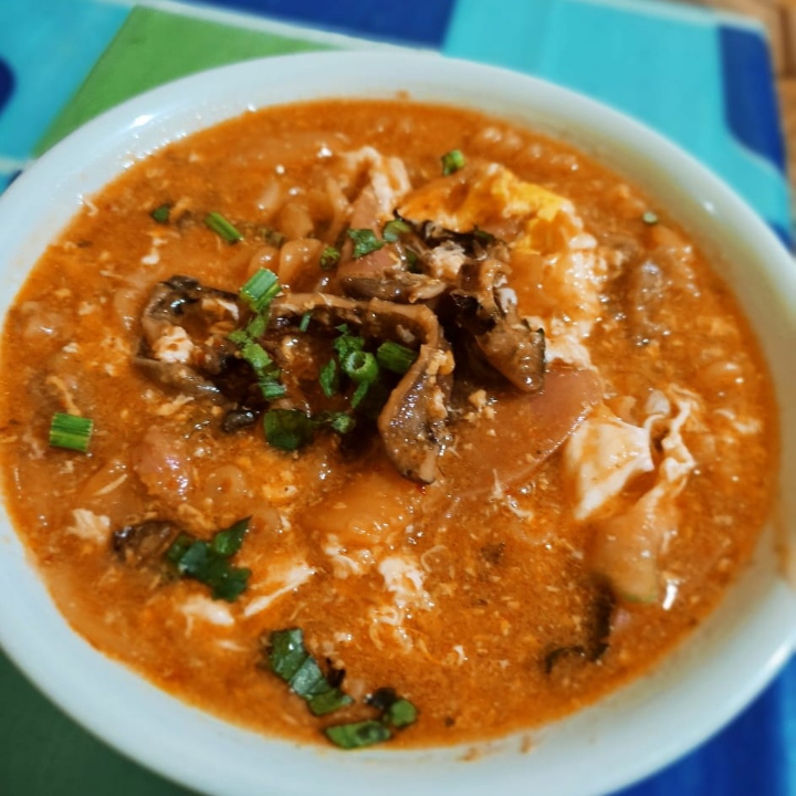 Seblak Isi Bakso Dan Irisan Cumi