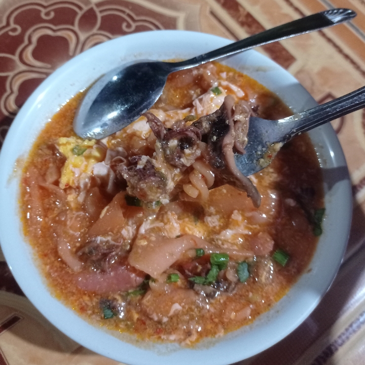 Seblak Isi Bakso Dan Irisan Cumi 3