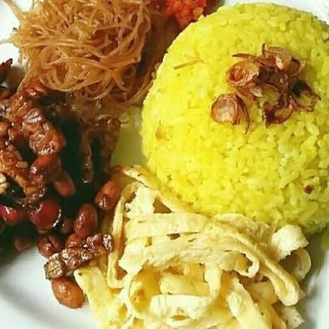 Sego Kuning Bu Suwarni