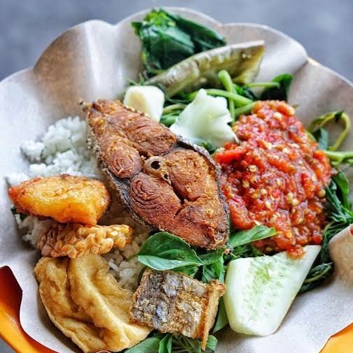 Sego Sambel Tempong Ayam Pedas