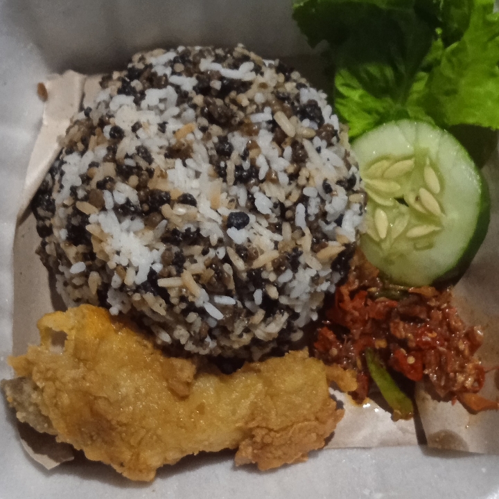 Sego Tiwol Ayam Geprek