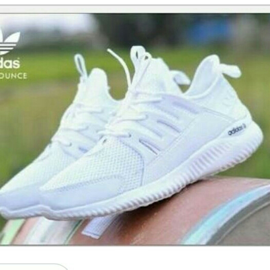 Sepatu Adidas
