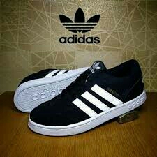 Sepatu Adidas