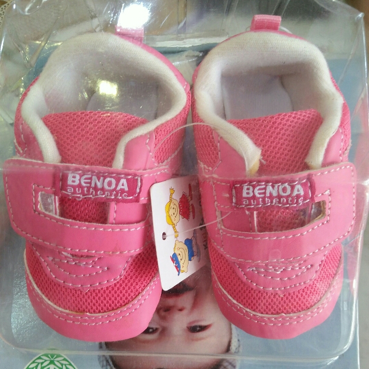 Sepatu Benoa