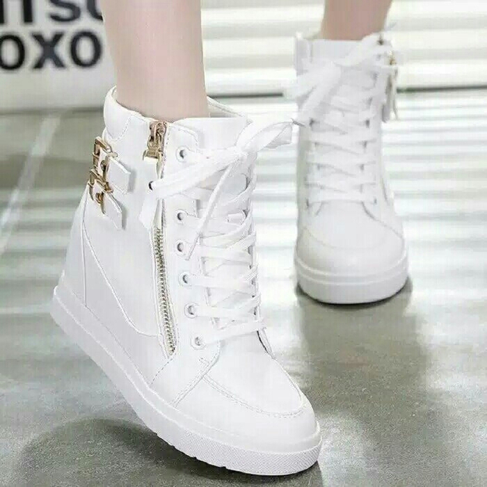 Sepatu Boots Putih Sleting