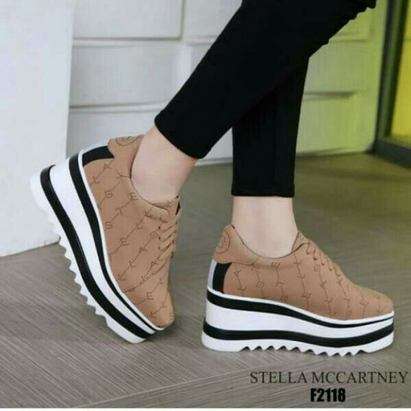 Sepatu Boots Stella Coklat