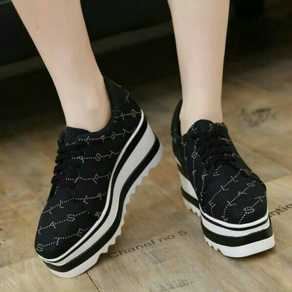 Sepatu Boots Stella Hitam