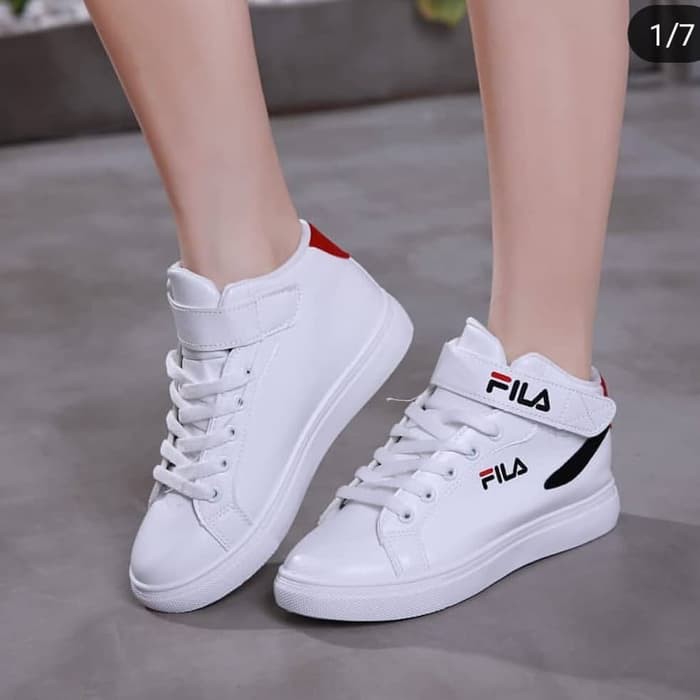 Sepatu Boots Wanita Akselia