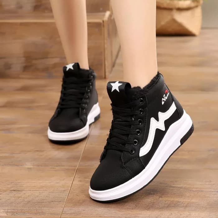 Sepatu Boots Wanita Alena