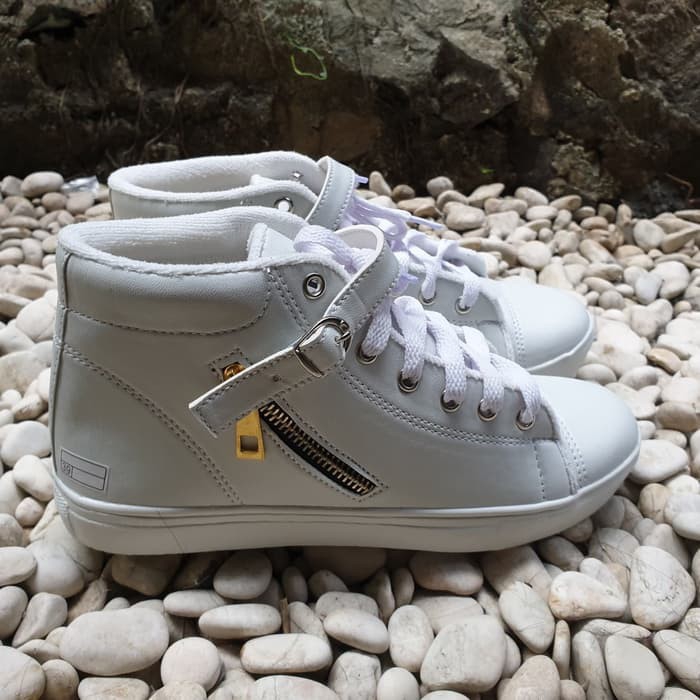 Sepatu Boots Wanita Amira 2