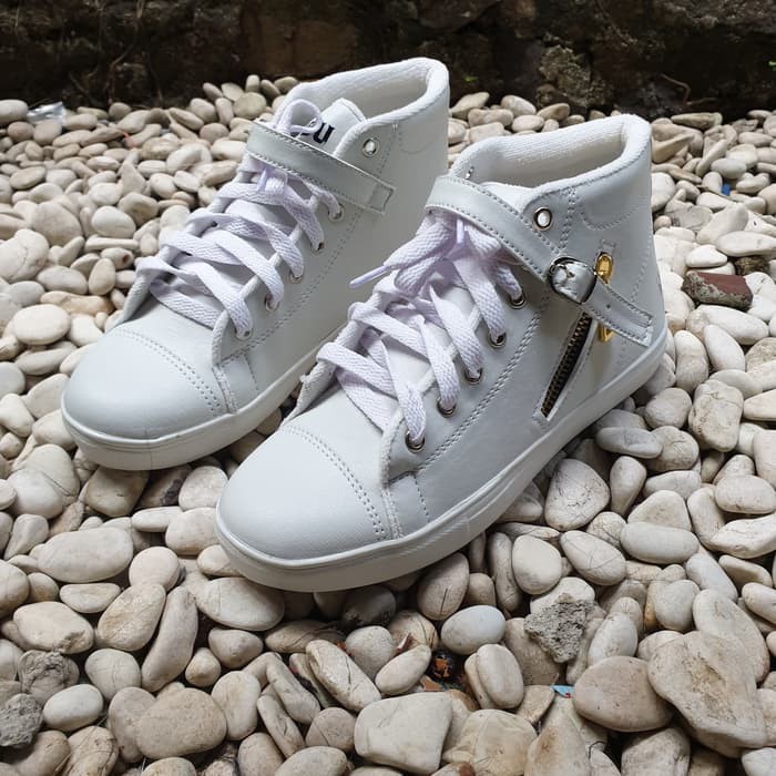 Sepatu Boots Wanita Amira 4
