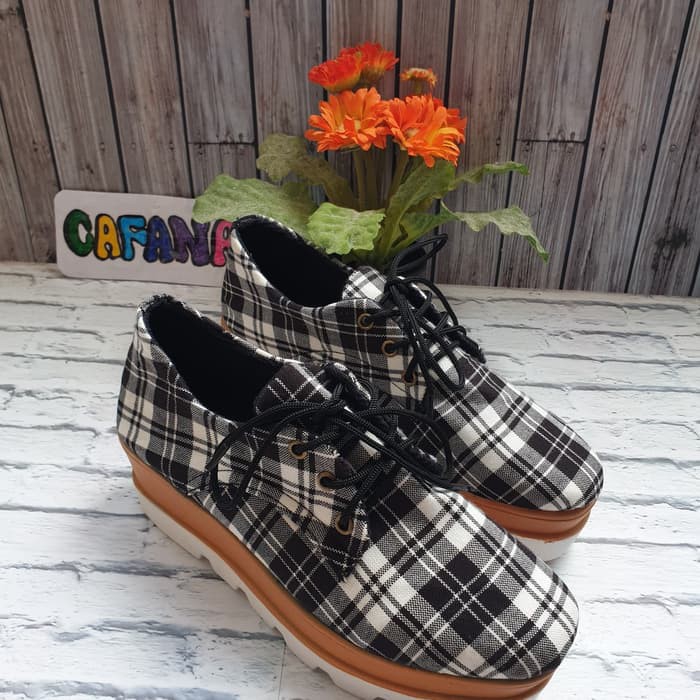 Sepatu Boots Wanita Carla 2