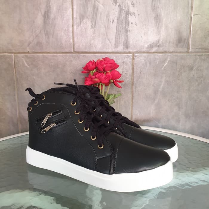 Sepatu Boots Wanita Kanza 4
