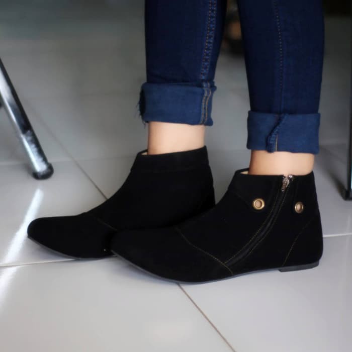 Sepatu Boots Wanita Model Korea Tan - Hitam 2