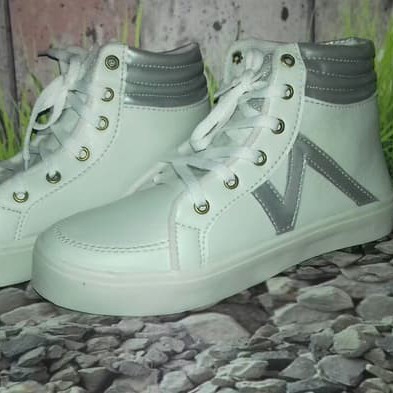 Sepatu Boots Wanita Namira 3