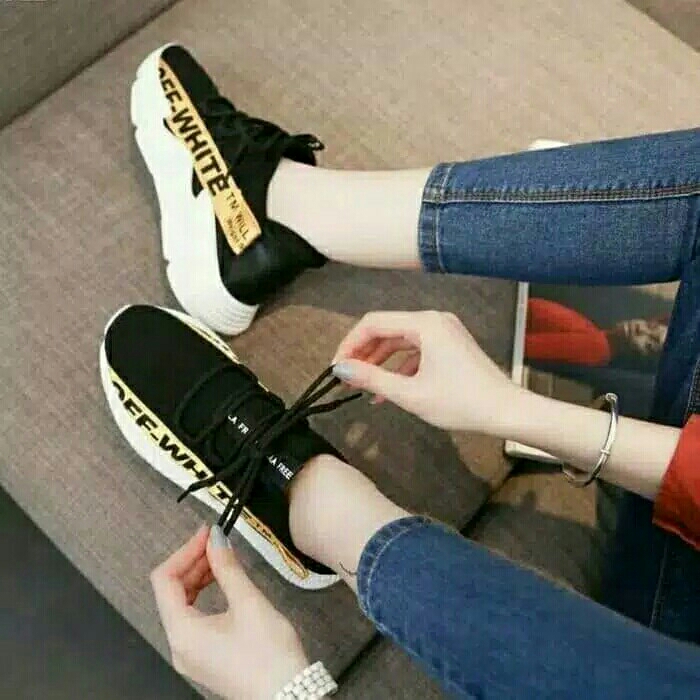 Sepatu Casual Hitam List Kuning