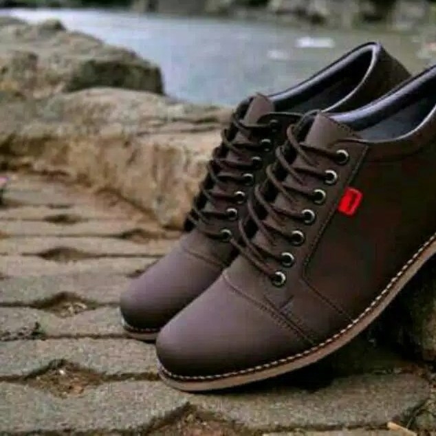 Sepatu Casual Kickers 