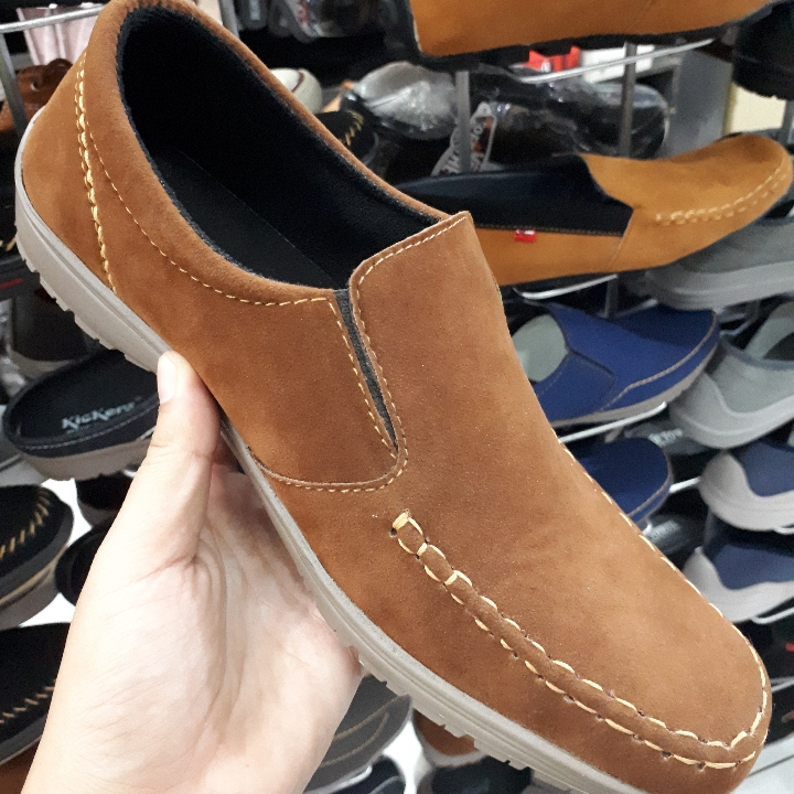 Sepatu Casual Pria