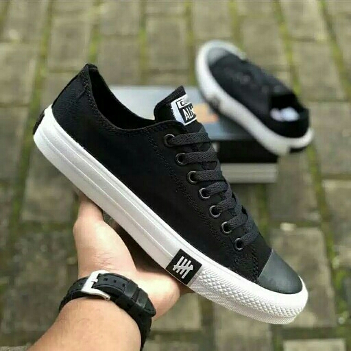 Sepatu Converse X Undefeated Lunarlon Low