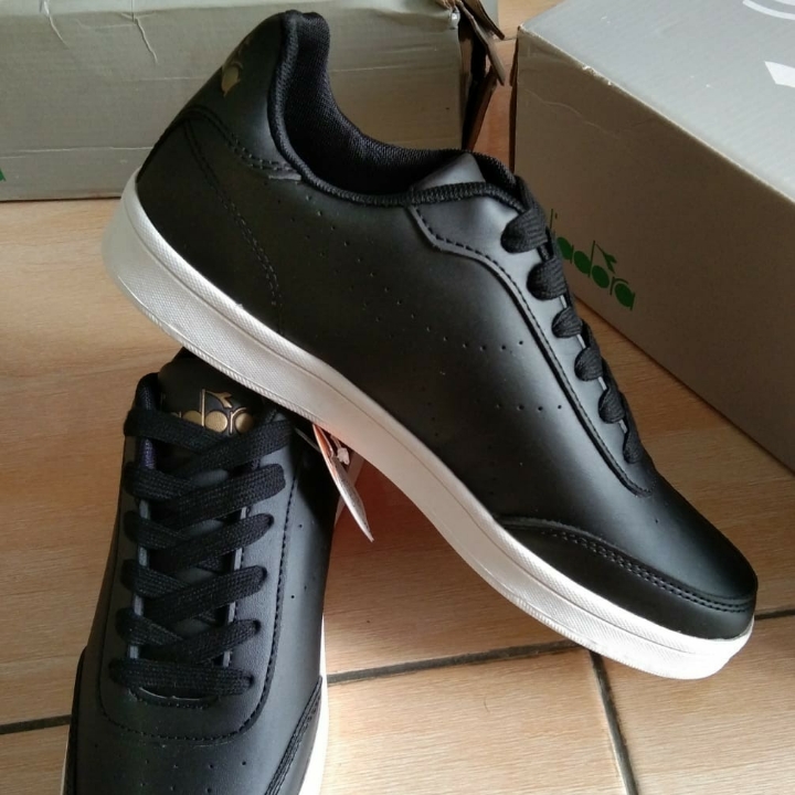 Sepatu Diadora 3