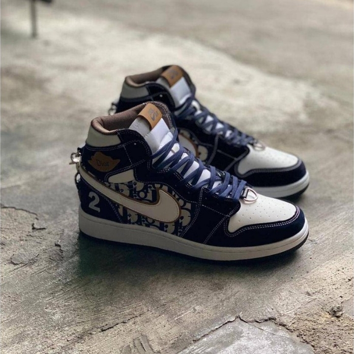 Sepatu Dior