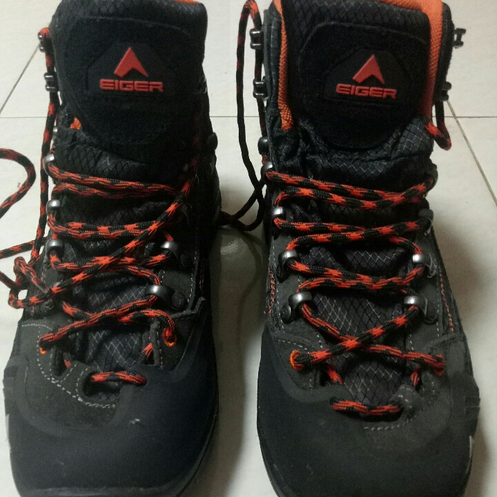 Sepatu Gunung Eiger