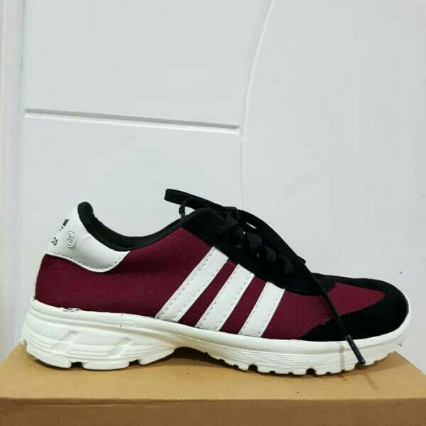 Sepatu Kets Adidas Pelon