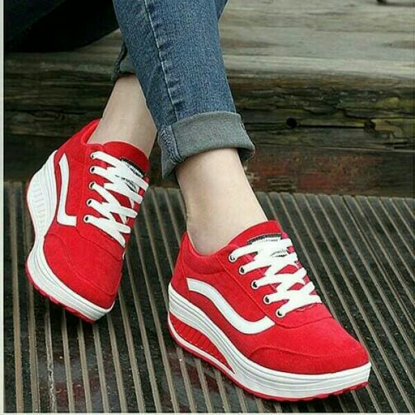 Sepatu Kets Vans Merah