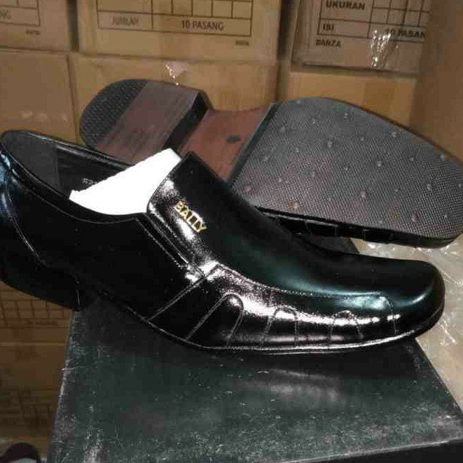 Sepatu Kulit Bally