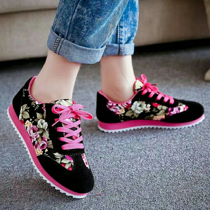 Sepatu Motif Flower
