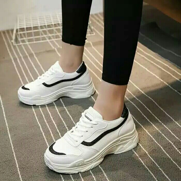 Sepatu Natya Putih List Hitam