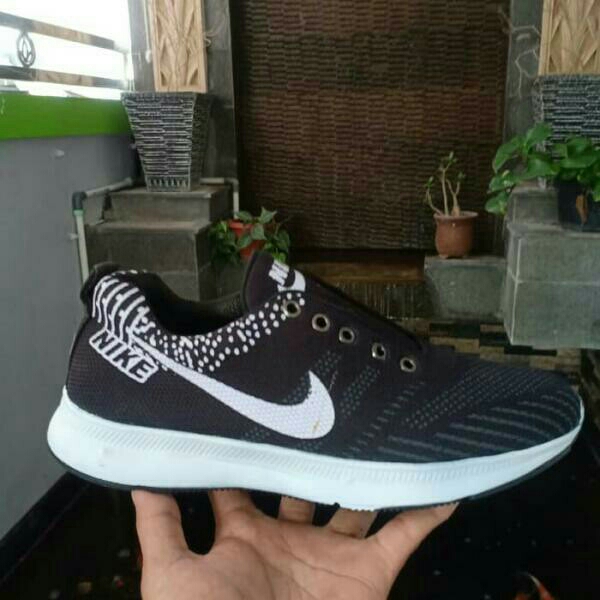 Sepatu Nike Leo Sablon