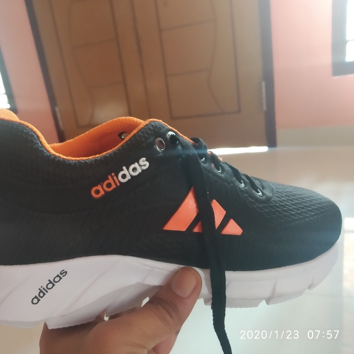 Sepatu Olahraga Adidas 2