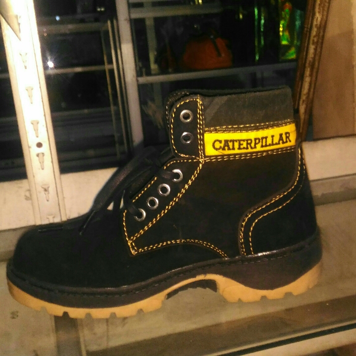 Sepatu Pria Caterpilar 