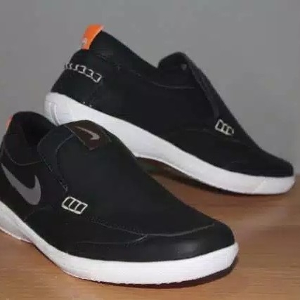 Sepatu Pria Nike Boston 3