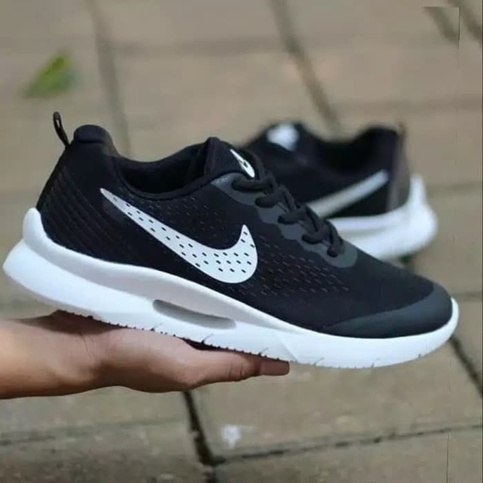 Sepatu Pria Nike Running UM09 Hitam