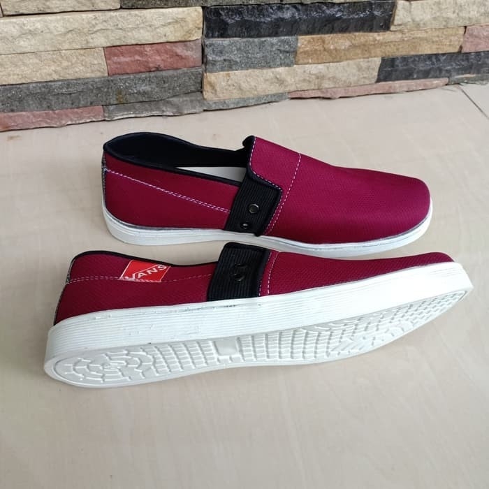 Sepatu Pria Slip On Vans - Maroon