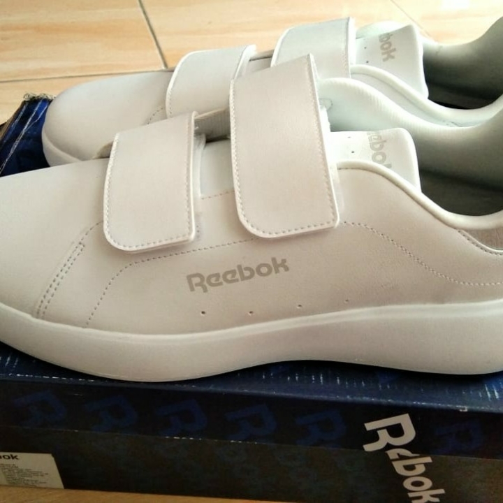 Sepatu Reebok  2