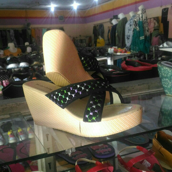 Sepatu Sandal Karani Wanita