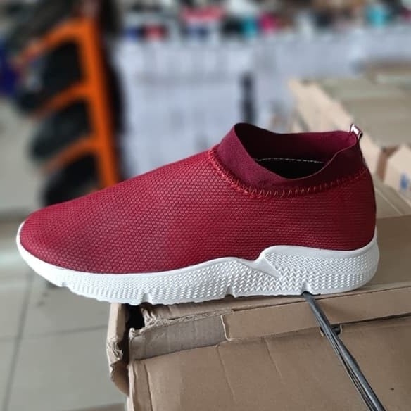 Sepatu Slip On Moya VM08 Maroon 2