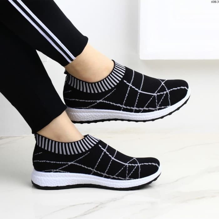 Sepatu Slip On Wanita Slavina - Hitam