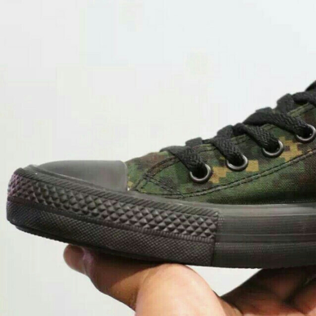 Sepatu Sneaker  2