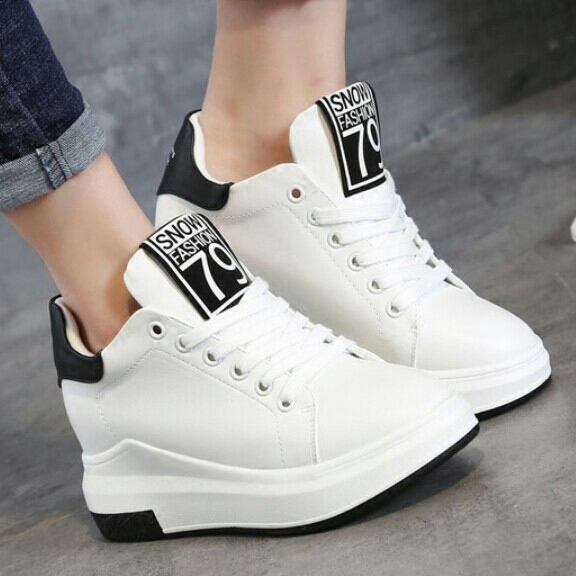 Sepatu Sneaker