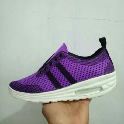 Sepatu Sneakers