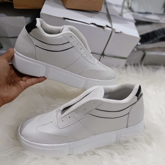 Sepatu Sneakers List Silver 02