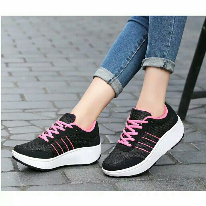 Sepatu Strip Pink