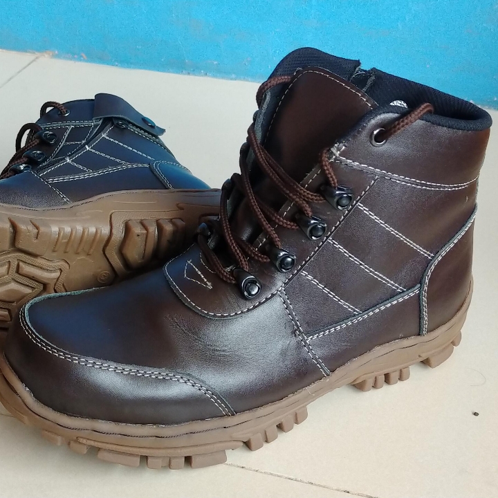 Sepatu Touring